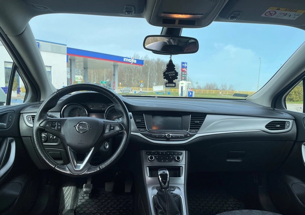 Opel Astra cena 58900 przebieg: 73500, rok produkcji 2019 z Gdańsk małe 37